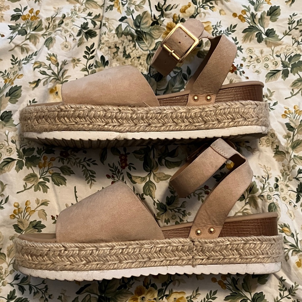 Dream Pairs Taupe Espadrille Sandals Size 8